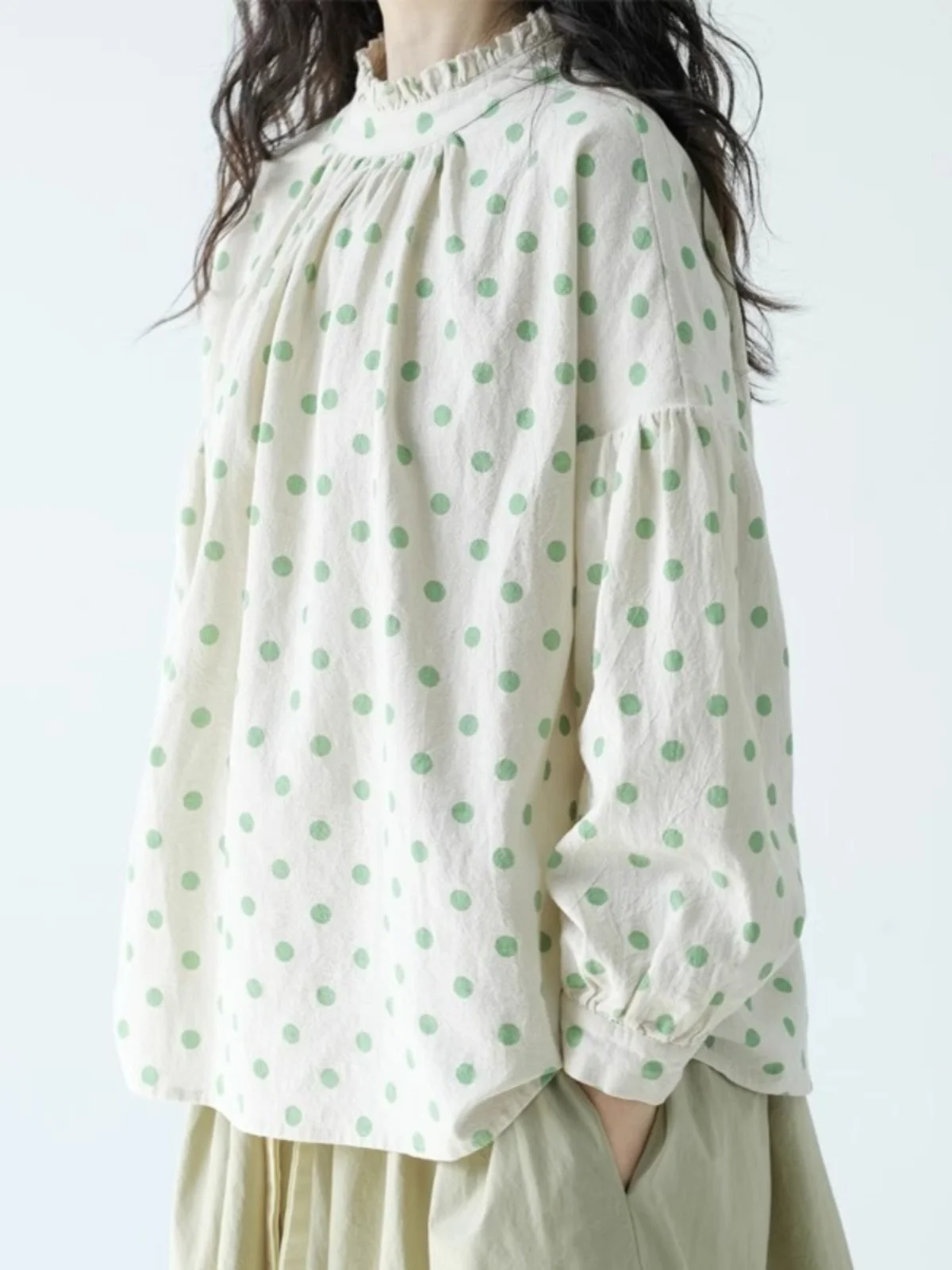 Ретро-японская блузка в горошек с рукавами-фонариками для женщин, художественный дизайн, весенняя новинка, смесовая ткань из хлопка и льна
Ретро-японская блузка в горошек с рукавами-фонариками для женщин, художественный дизайн, весенняя новинка, смесовая ткань из хлопка и льна