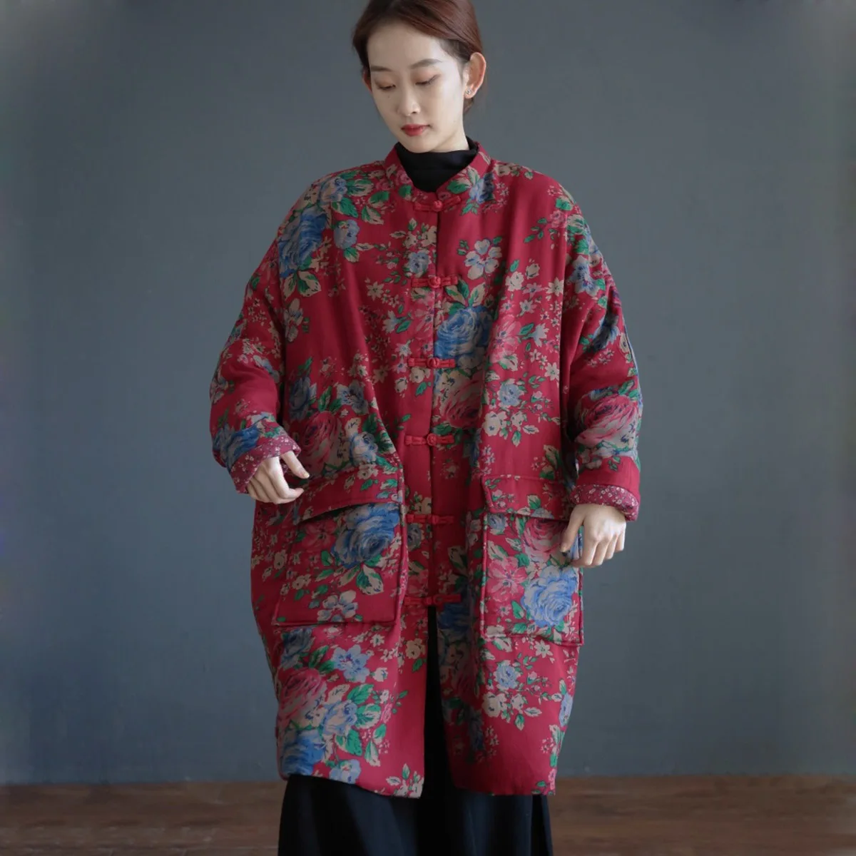 Women Thin Quilted Soft Jacket Chinese style Flower Printed Vintage Frog Button Loose fit Long Cotton Outwear Coats with Pockets
Women Thin Quilted Soft Jacket Chinese style Flower Printed Vintage Frog Button Loose fit Long Cotton Outwear Coats with Pockets