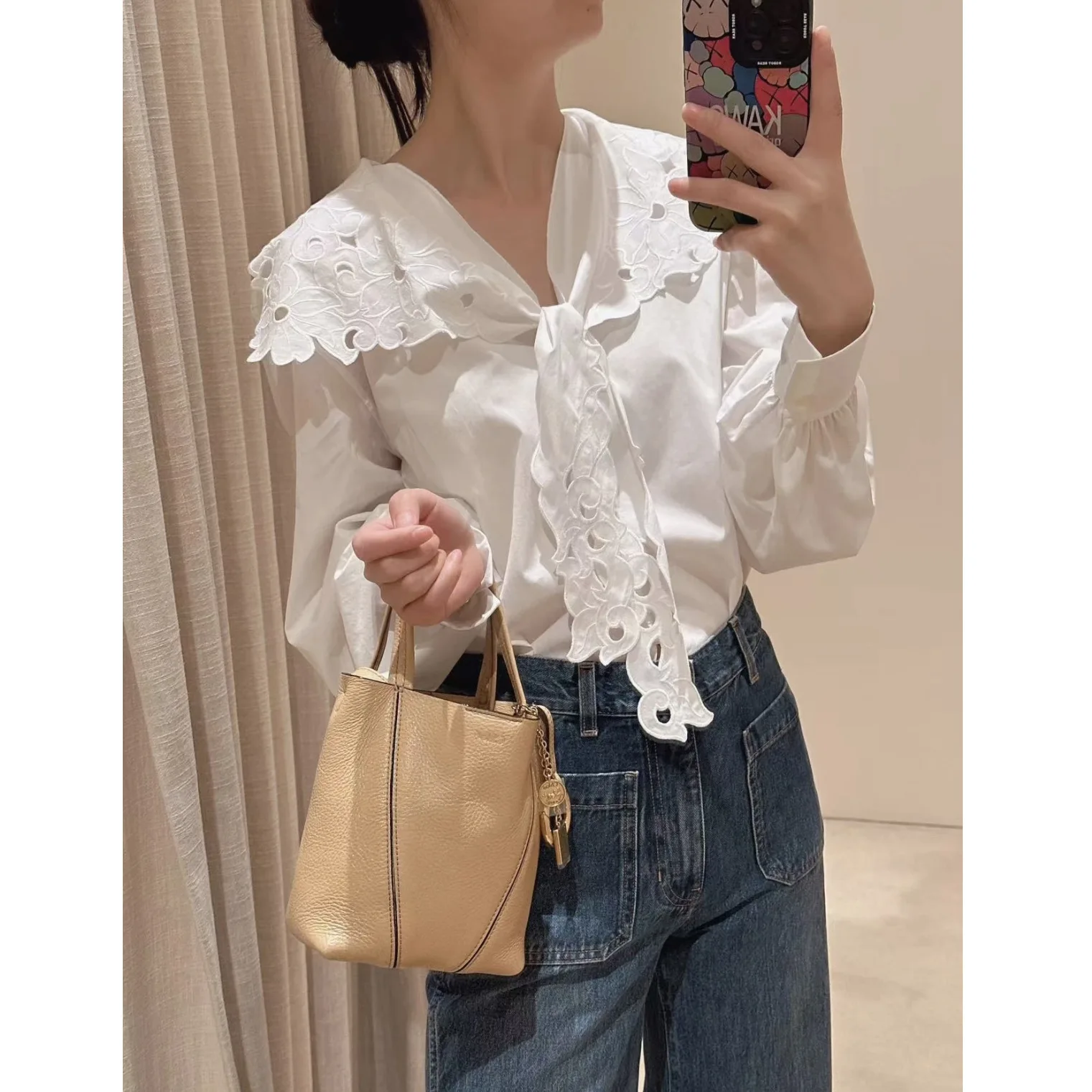 Age-reducing doll collar romantic heavy industry embroidery hollow collar streamer shirt blouse 030-0589
Age-reducing doll collar romantic heavy industry embroidery hollow collar streamer shirt blouse 030-0589