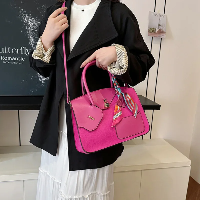 2025 NewRelease Women's Fashionable Platinum Kelly Bag with Silk Scarf Large Capacity, Retro Shoulder Messenger Style for Trendy
2025 NewRelease Women's Fashionable Platinum Kelly Bag with Silk Scarf Large Capacity, Retro Shoulder Messenger Style for Trendy