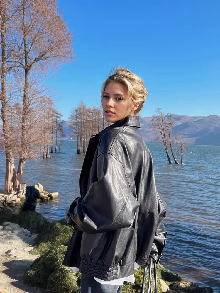 Black Leather Jacket Women's Casual Lapel Long Sleeve Zipper Pocket Loose Coat Lady Fashion Daily Vacation Travel Outwear
Black Leather Jacket Women's Casual Lapel Long Sleeve Zipper Pocket Loose Coat Lady Fashion Daily Vacation Travel Outwear