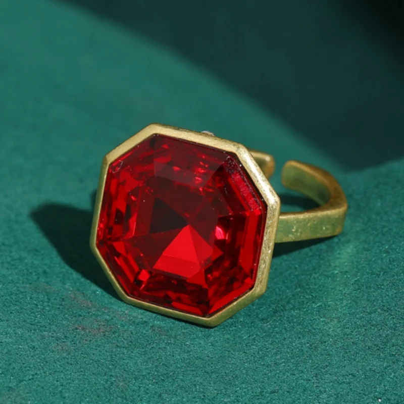 Vintage Square Crystal Red Ring Gold Plated 18k Simple For Women High-End Brand Accessories Luxury Quality Jewelry Wedding 2026
Vintage Square Crystal Red Ring Gold Plated 18k Simple For Women High-End Brand Accessories Luxury Quality Jewelry Wedding 2026