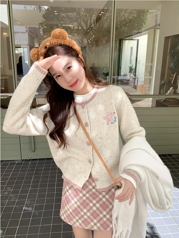 Korean Style Embroidered Flower Knit Sweater Coat Women's Loose Lazy Style Cardigan College Style Top for Autumn Winter
Korean Style Embroidered Flower Knit Sweater Coat Women's Loose Lazy Style Cardigan College Style Top for Autumn Winter