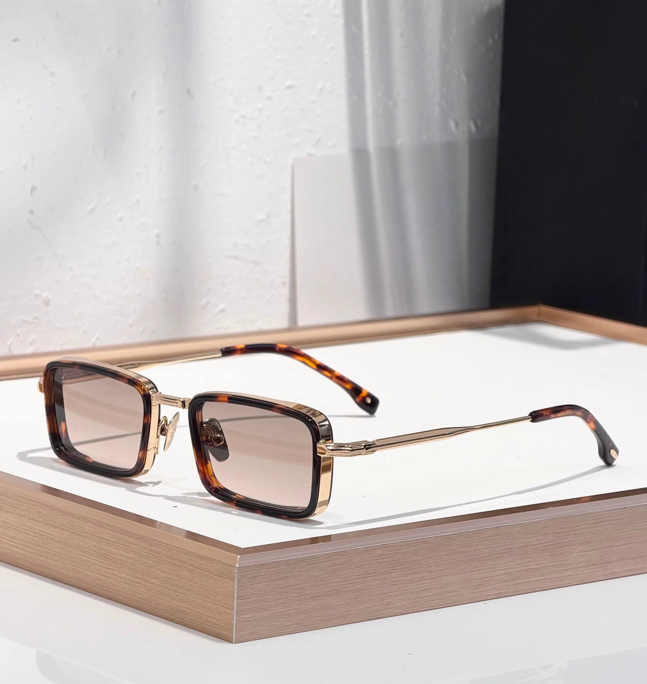 2026 New Square Handmade Sunglasses UV400 Protection Metal & Acetate Frame
2026 New Square Handmade Sunglasses UV400 Protection Metal & Acetate Frame
