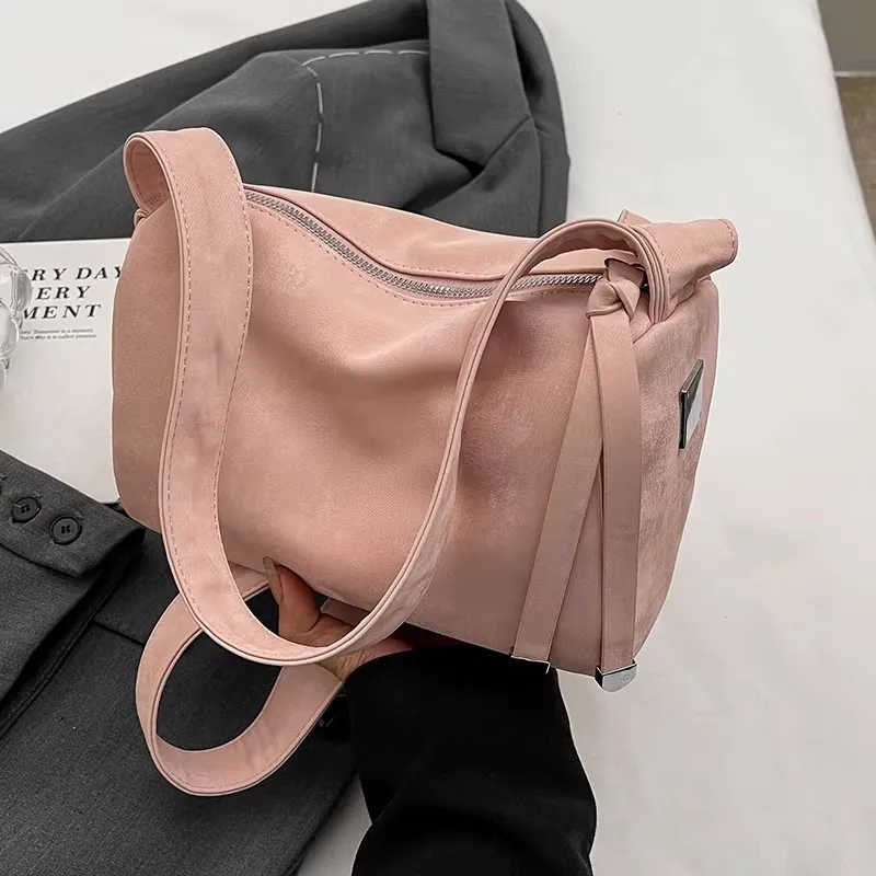 Розовые сумки-подушки для женщин, весна 2026, новинка, на молнии, большая вместимость, из искусственной кожи, модная популярная нишевая универсальная сумка через плечо
Розовые сумки-подушки для женщин, весна 2026, новинка, на молнии, большая вместимость, из искусственной кожи, модная популярная нишевая универсальная сумка через плечо