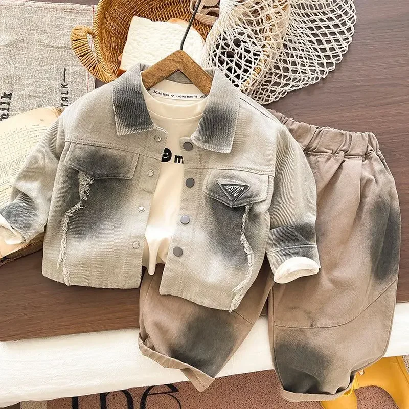 Spring and Autumn Children's Set 2026 New Boys' Baby Denim Jacket+T-shirt+Pants Three piece Set 80-120cm
Spring and Autumn Children's Set 2026 New Boys' Baby Denim Jacket+T-shirt+Pants Three piece Set 80-120cm