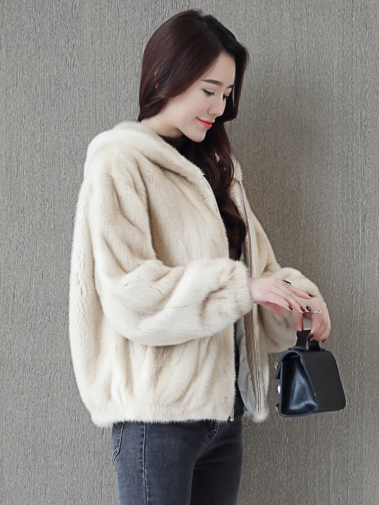 Mink fur coat short real style 2023 women's clothing outerwear jacket coats winter new hooded pineapple sleeves
Mink fur coat short real style 2023 women's clothing outerwear jacket coats winter new hooded pineapple sleeves