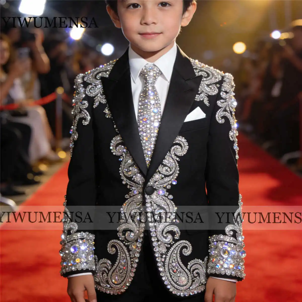 Twinkling Rhinestones Beaded Boys Wedding Suit 2 Piece Sets Children Formal Party Tuxedos Customized Kids Birthday Attire Luxury
Twinkling Rhinestones Beaded Boys Wedding Suit 2 Piece Sets Children Formal Party Tuxedos Customized Kids Birthday Attire Luxury