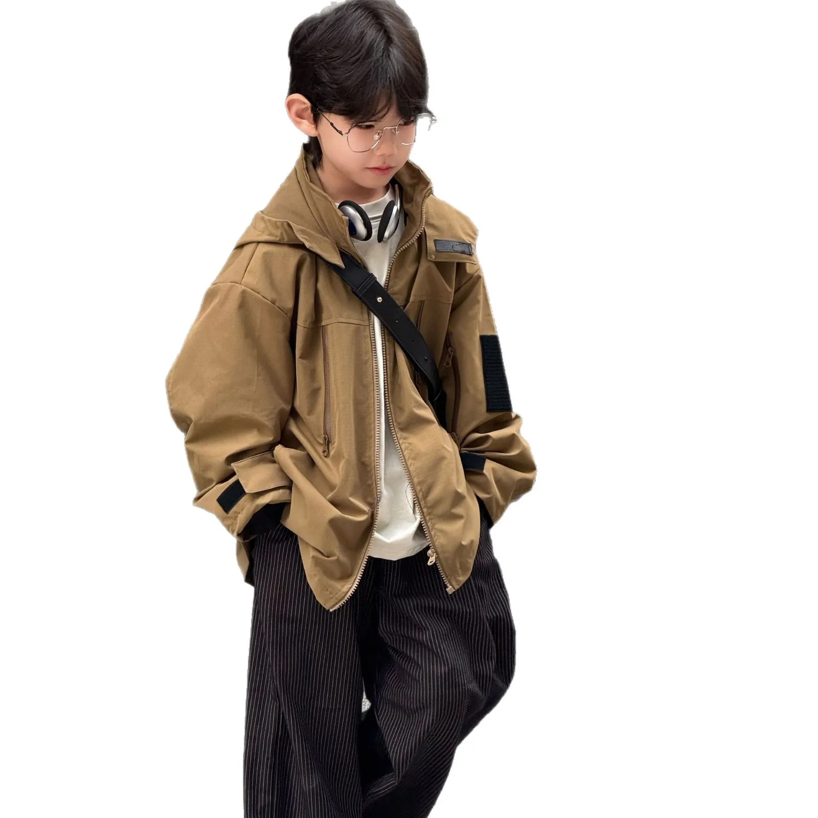 Boys spring jacket spring and autumn new hooded children's outdoor jacket jacket tooling trench coat trendy children's clothing
Boys spring jacket spring and autumn new hooded children's outdoor jacket jacket tooling trench coat trendy children's clothing