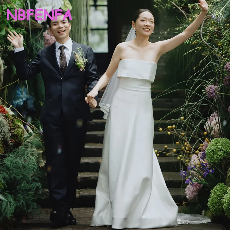 White Strapless Light Wedding Dresses Korean Satin Simple Trailing Wedding Dress Bride Photo Shoot Evening Gowns Vestidos Fiesta
White Strapless Light Wedding Dresses Korean Satin Simple Trailing Wedding Dress Bride Photo Shoot Evening Gowns Vestidos Fiesta