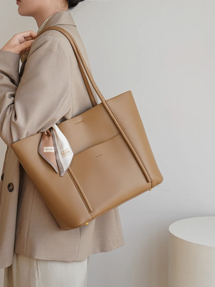 Casual Soft Leather Tote Bag Women's Underarm Bag Large Capacity Commuter Single Shoulder Bag Fashionable Versatile 2026 New
Casual Soft Leather Tote Bag Women's Underarm Bag Large Capacity Commuter Single Shoulder Bag Fashionable Versatile 2026 New