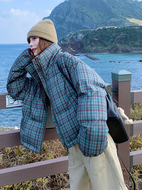 Ретро-куртка в клетку для женщин, утепленная, с эффектом омоложения, в студенческом стиле, зимняя, новая коллекция 2025, теплая, свободного кроя, белая, повседневная.
Ретро-куртка в клетку для женщин, утепленная, с эффектом омоложения, в студенческом стиле, зимняя, новая коллекция 2025, теплая, свободного кроя, белая, повседневная.