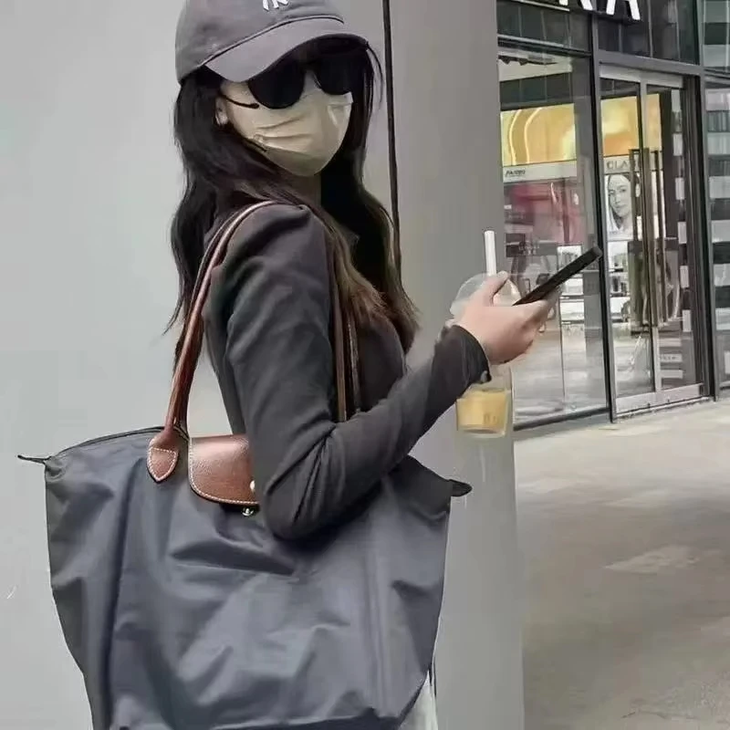 1 set of high quality LC waterproof nylon shoulder bag for women, fashion detachable handbag, mini bag 20*5*11cm
1 set of high quality LC waterproof nylon shoulder bag for women, fashion detachable handbag, mini bag 20*5*11cm