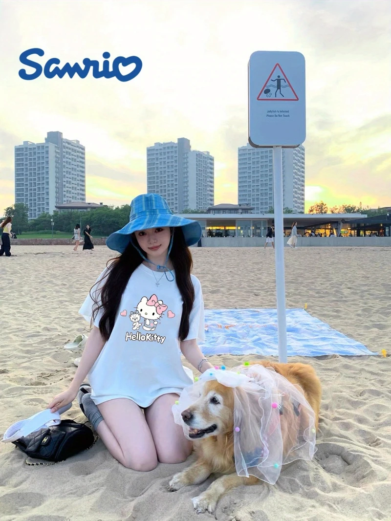 Sanrio Official Women's Casual Short Sleeved T-shirt, Hello Kitty Print, Loose Round Neck Top, White, Spring and Summer Outfit
Sanrio Official Women's Casual Short Sleeved T-shirt, Hello Kitty Print, Loose Round Neck Top, White, Spring and Summer Outfit