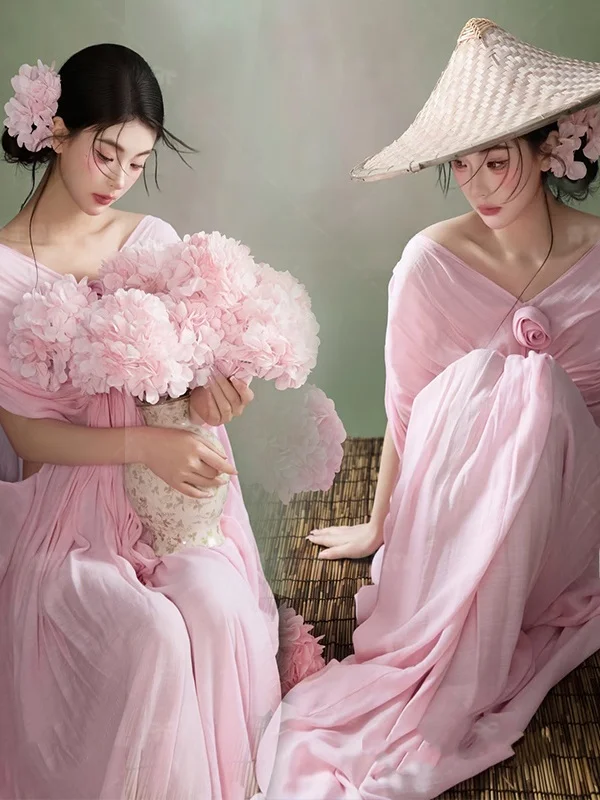 Retro Chinese Style Cold Tone Pink Dress for Photo Shoots And Studio Photography Elegant Atmosphere Stage And Ethnic Wear
Retro Chinese Style Cold Tone Pink Dress for Photo Shoots And Studio Photography Elegant Atmosphere Stage And Ethnic Wear