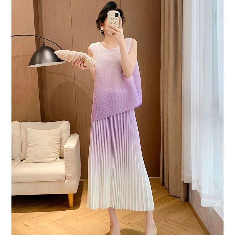 Miyake 2023, новый летний плиссированный топ без рукавов с градиентом цвета, юбка до половины тела с высокой талией, модный повседневный женский костюм из двух предметов
Miyake 2023, новый летний плиссированный топ без рукавов с градиентом цвета, юбка до половины тела с высокой талией, модный повседневный женский костюм из двух предметов