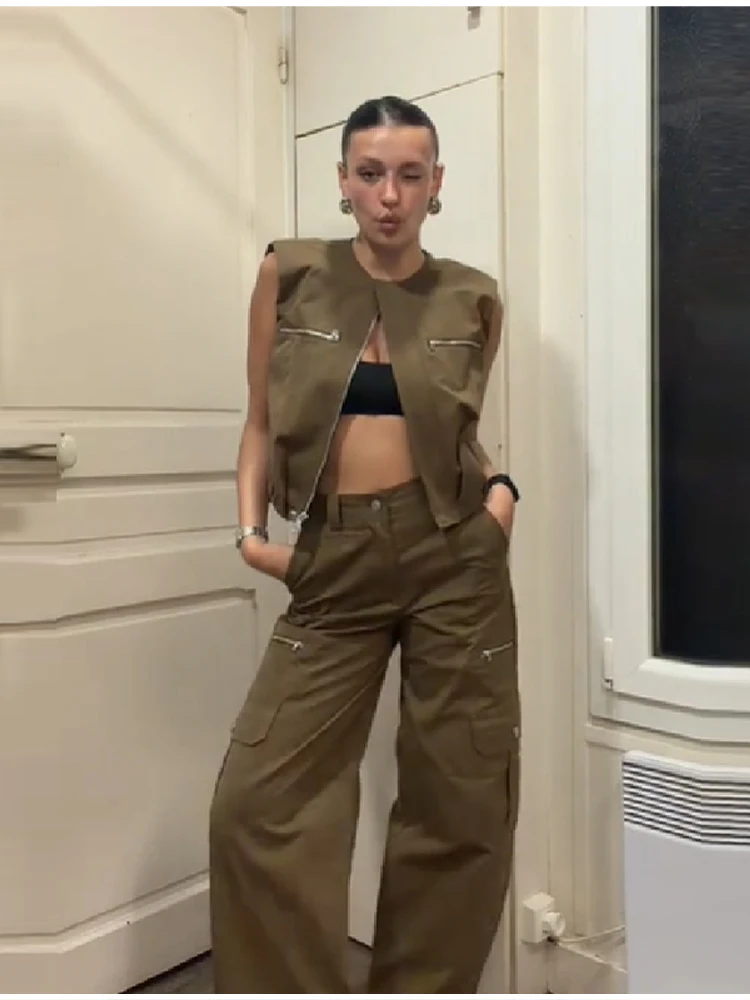 Women's Brown Cargo Vest And Pants Set Fashion Sleeveless Zipper Pocket Vest With High Waist Wide Leg Cargo Pants 2 Piece Outfit
Women's Brown Cargo Vest And Pants Set Fashion Sleeveless Zipper Pocket Vest With High Waist Wide Leg Cargo Pants 2 Piece Outfit