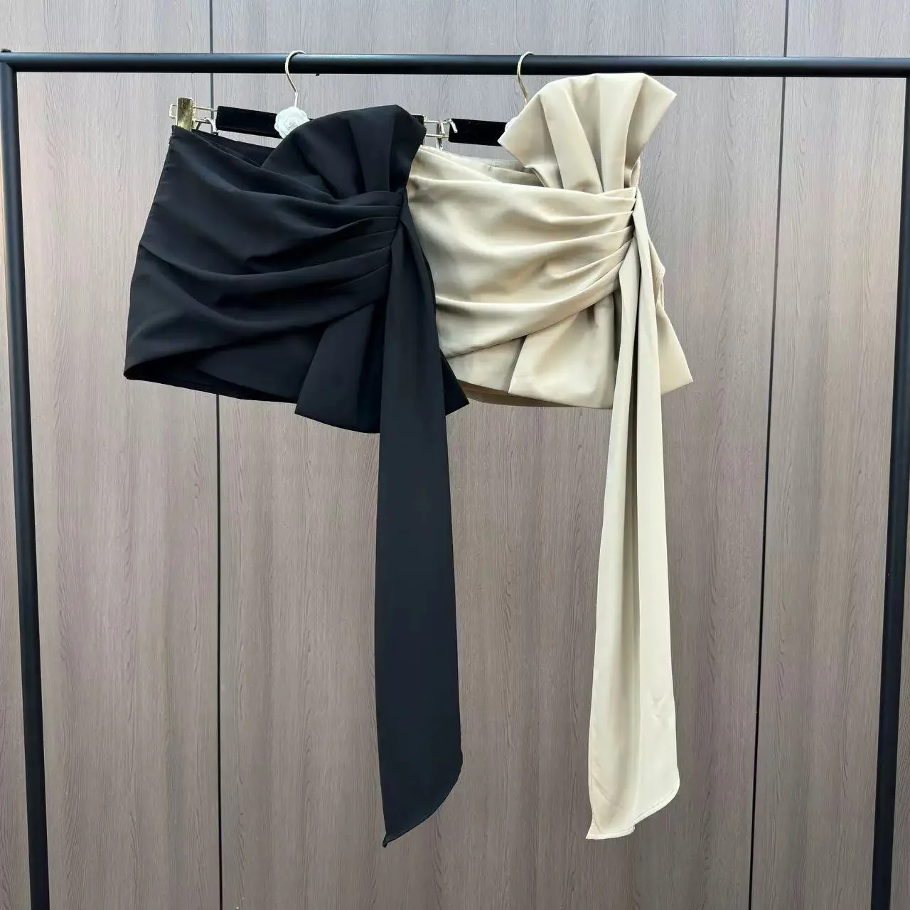 2025 Spring and Summer Design Sense Niche French Temperament Pleated Bow Streamer Hip Skirt for Women Ladies
2025 Spring and Summer Design Sense Niche French Temperament Pleated Bow Streamer Hip Skirt for Women Ladies