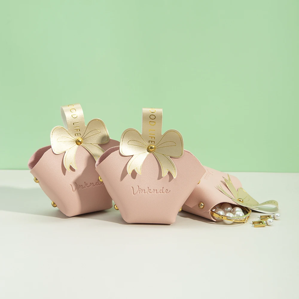 PU Leather Gift Bag Jewelry Handbag Wedding Favors for Guests Portable Candy Packaging Mini Box With Bowknot Basket Party Supply
PU Leather Gift Bag Jewelry Handbag Wedding Favors for Guests Portable Candy Packaging Mini Box With Bowknot Basket Party Supply