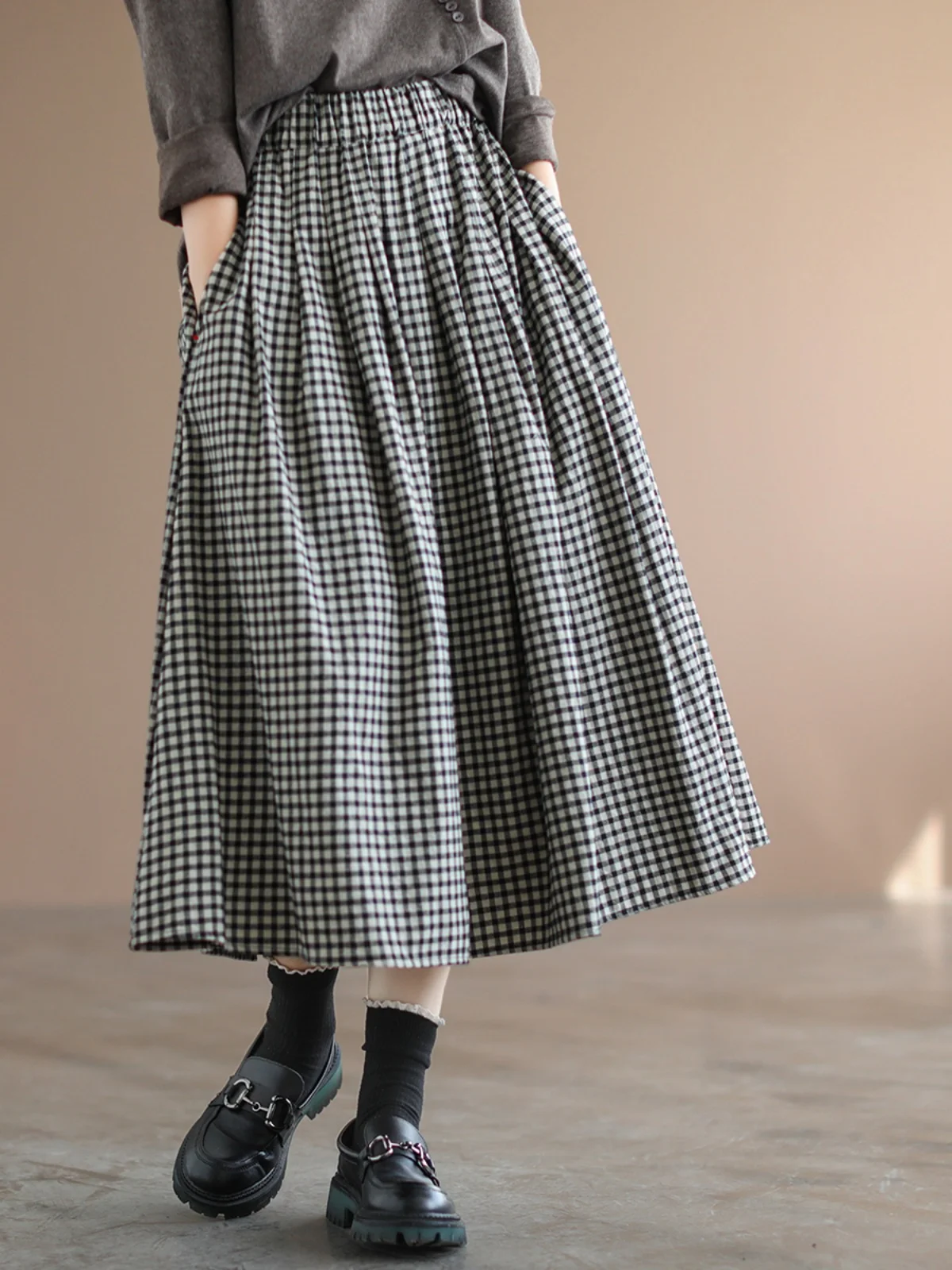 Художественная винтажная юбка миди А-силуэта с завышенной талией, женская, из хлопка и льна, в клетку, удлиненная, стройнящая, для повседневной носки
Художественная винтажная юбка миди А-силуэта с завышенной талией, женская, из хлопка и льна, в клетку, удлиненная, стройнящая, для повседневной носки