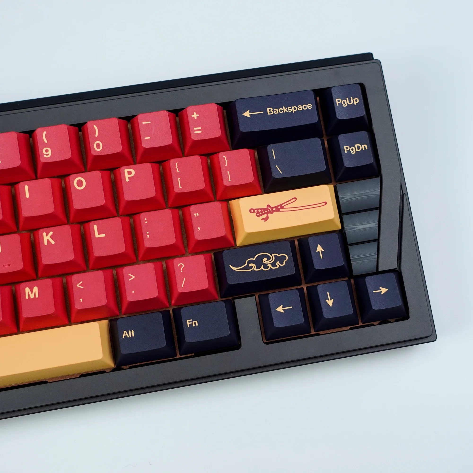 KBDiy 147 клавиш/набор GMK Red Samurai Keycaps Механическая клавиатура Cherry Profile Ретро PBT Keycap Custom для aula F87 F108 F99 Pro ACE60 ACE68 RAINY75 AK74 gx87 crush80 raven68 mad 60he ak820 pro mad 68he 60 Keyca
KBDiy 147 клавиш/набор GMK Red Samurai Keycaps Механическая клавиатура Cherry Profile Ретро PBT Keycap Custom для aula F87 F108 F99 Pro ACE60 ACE68 RAINY75 AK74 gx87 crush80 raven68 mad 60he ak820 pro mad 68he 60 Keyca