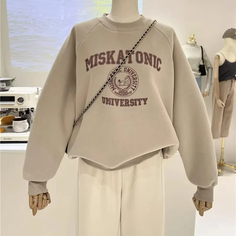 American retro letters autumn and winter versatile simple velvet thickened warm round neck pullover sweater women's jacket small
American retro letters autumn and winter versatile simple velvet thickened warm round neck pullover sweater women's jacket small