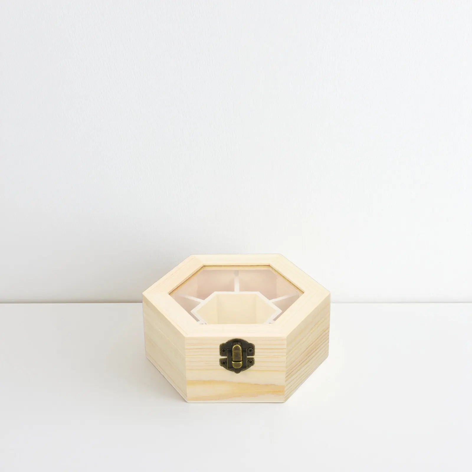 1Pcs Chic Hexagon Jewelry Box Sturdy Wooden Storage Box for Mini Jewelry DIY Craft Gift Lightweight Drawer Closet Friendly
1Pcs Chic Hexagon Jewelry Box Sturdy Wooden Storage Box for Mini Jewelry DIY Craft Gift Lightweight Drawer Closet Friendly