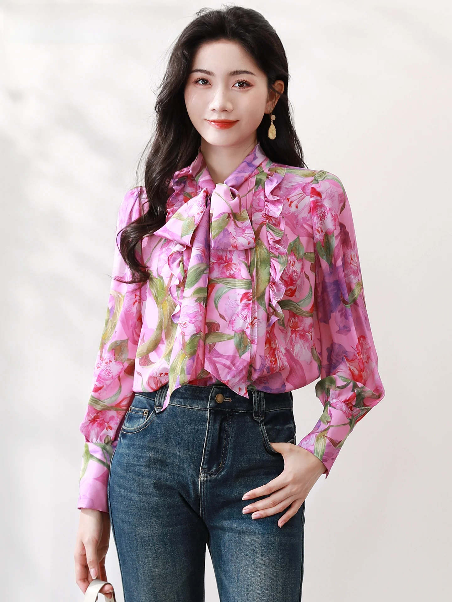 Шелковая женская блузка Ele с длинными рукавами, модная, омолаживающая, премиум-качества, прямого кроя
Шелковая женская блузка Ele с длинными рукавами, модная, омолаживающая, премиум-качества, прямого кроя