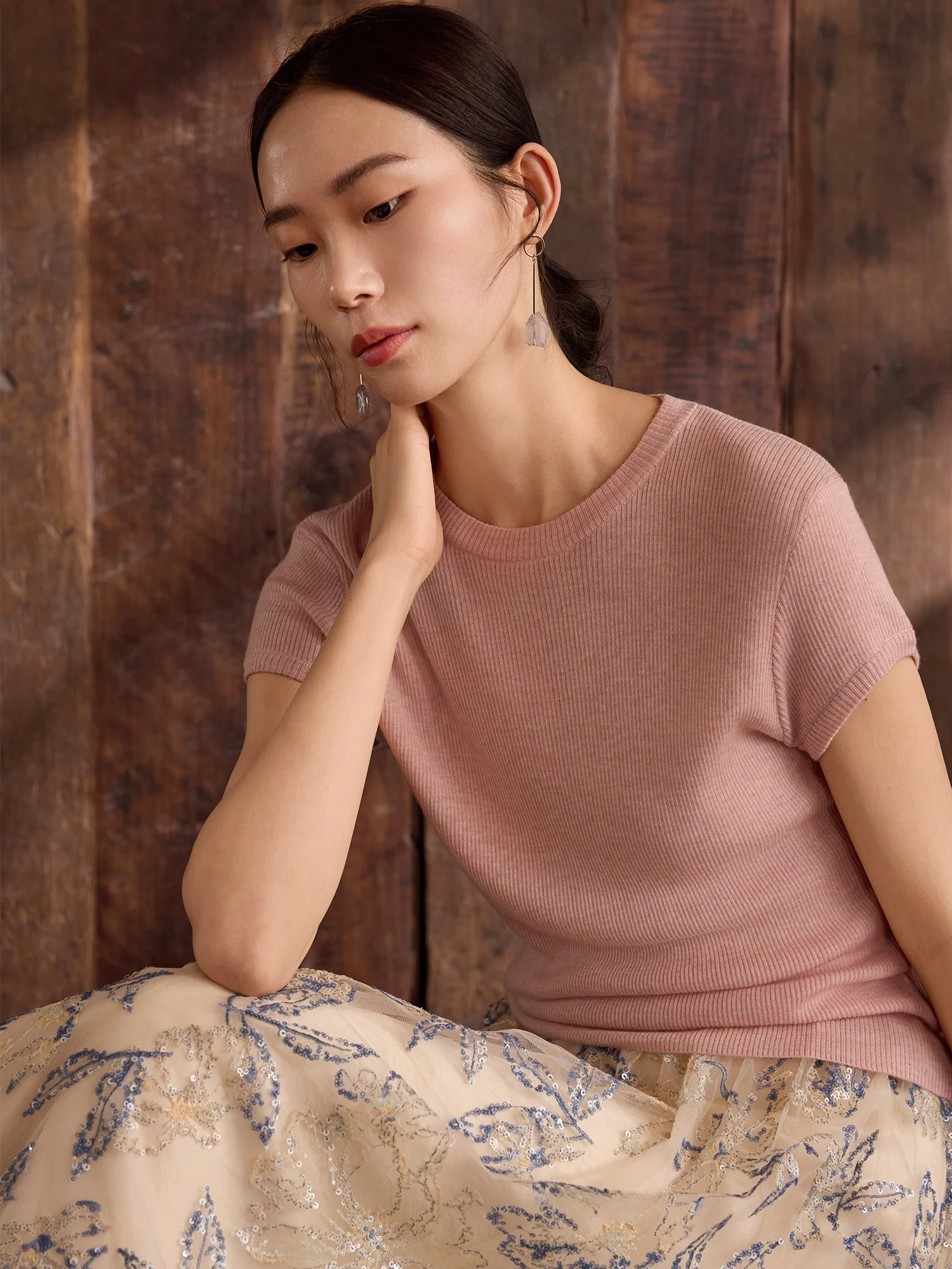 Summer New round Neck Ribbed Wool Short Sleeve Knitted Shirt Women's Small Flying Sleeve T-shirt Top Soft Polyester Fiber Blend
Summer New round Neck Ribbed Wool Short Sleeve Knitted Shirt Women's Small Flying Sleeve T-shirt Top Soft Polyester Fiber Blend
