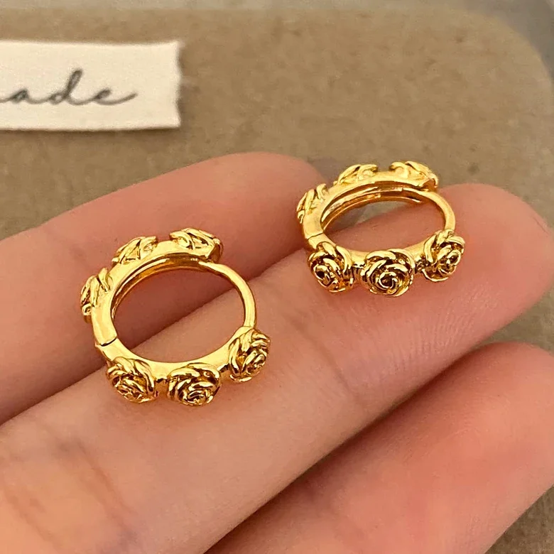 Real 925 Sterling Silver 18K Gold Vintage Rose Flower Hoop Earrings for Women Minimalist Fine Jewelry Romantic Accessories
Real 925 Sterling Silver 18K Gold Vintage Rose Flower Hoop Earrings for Women Minimalist Fine Jewelry Romantic Accessories