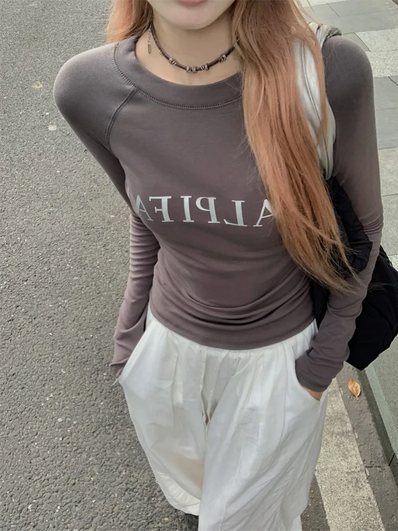 Chic Fashion Letter Print Long-sleeved T-shirt Women's 2025 Spring Slim-fit Cropped Tops Y2k Streetwear
Chic Fashion Letter Print Long-sleeved T-shirt Women's 2025 Spring Slim-fit Cropped Tops Y2k Streetwear
