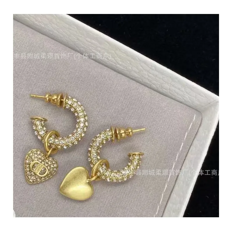 New Love Stud Earrings Full of Diamonds, Light Luxury, High-end Sense Inlaid with Rhinestones, English Letter Stud Earrings for
New Love Stud Earrings Full of Diamonds, Light Luxury, High-end Sense Inlaid with Rhinestones, English Letter Stud Earrings for