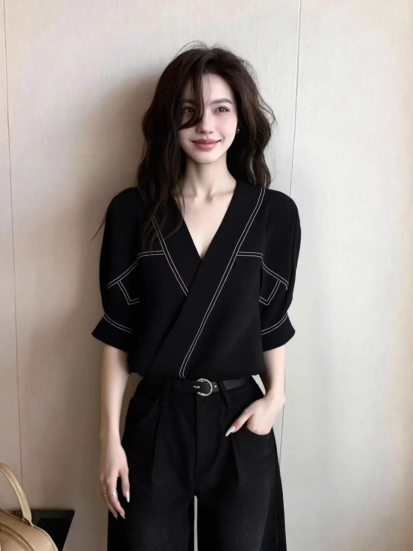 Elegant V-Neck Shirt Commute Fashionable Korean Style Five-Quarter Sleeve Women's Shirt Unique Personality Business Casual Shirt
Elegant V-Neck Shirt Commute Fashionable Korean Style Five-Quarter Sleeve Women's Shirt Unique Personality Business Casual Shirt