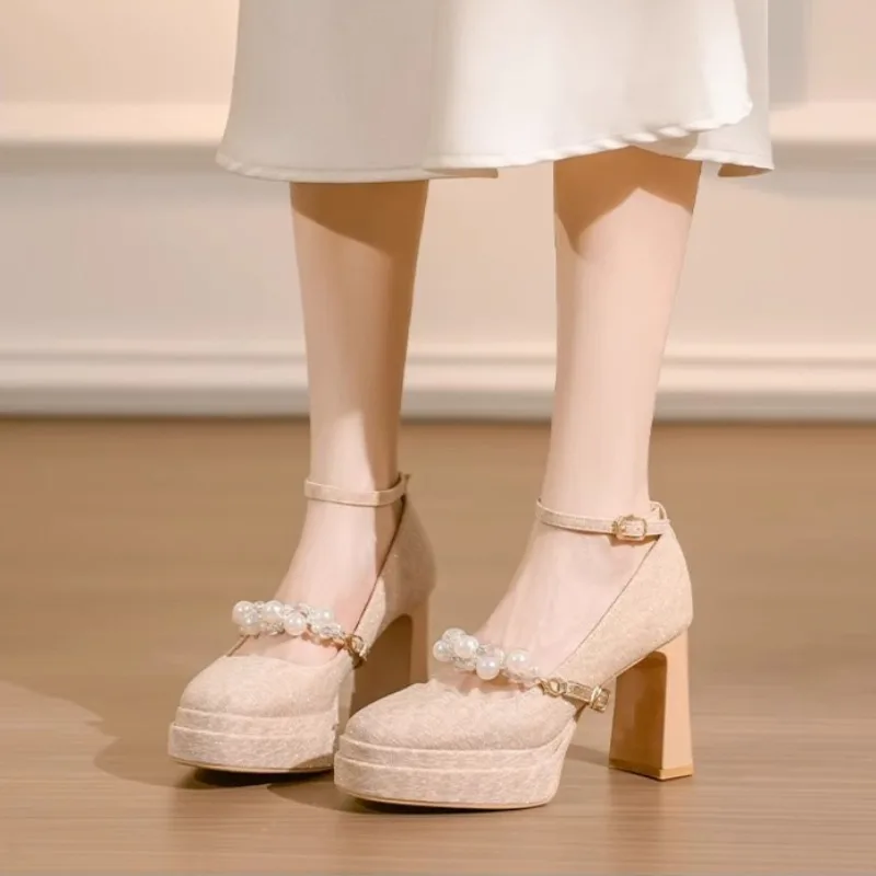 Новые женские туфли на очень высоком каблуке с круглым носком и квадратным каблуком, с пряжкой и ремешком, блестящие женские туфли на толстой подошве с бисером
Новые женские туфли на очень высоком каблуке с круглым носком и квадратным каблуком, с пряжкой и ремешком, блестящие женские туфли на толстой подошве с бисером