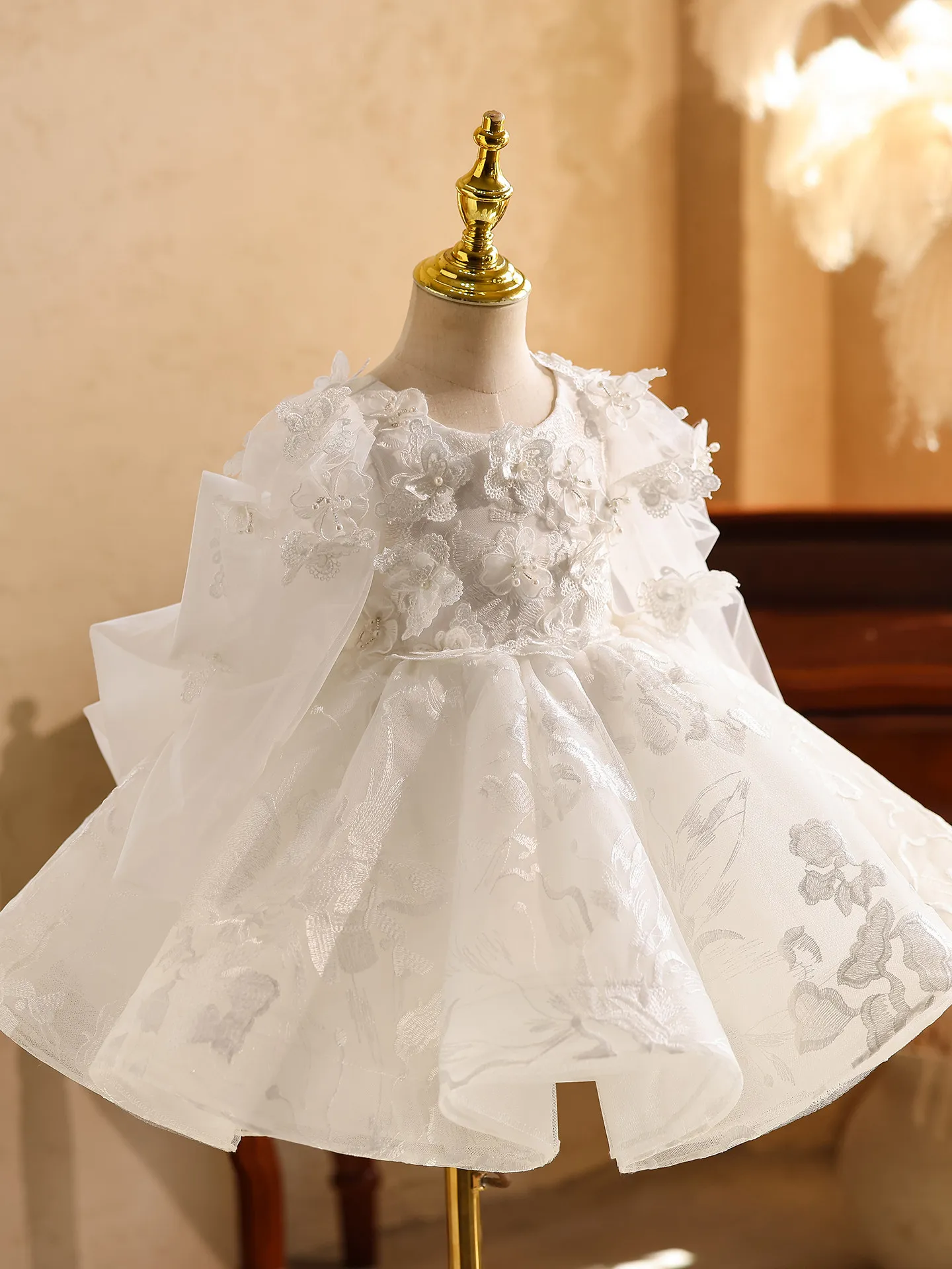 Custom Flower Girl Dress for Wedding First Christmas Party with 3D Floral Appliques Tulle Cape Sleeves and Jacquard Tulle Skirt
Custom Flower Girl Dress for Wedding First Christmas Party with 3D Floral Appliques Tulle Cape Sleeves and Jacquard Tulle Skirt