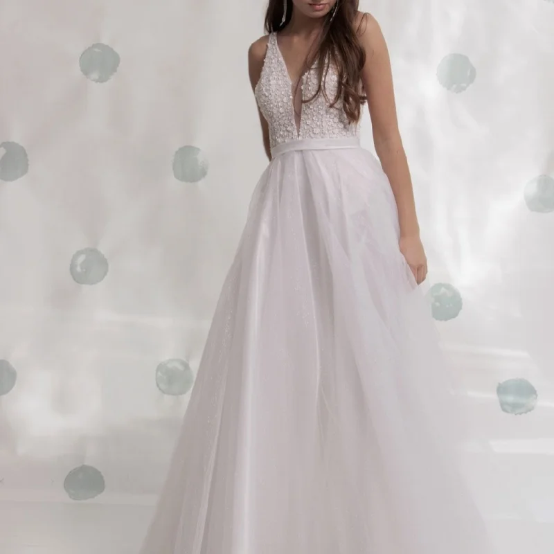 Customized Simple style white V-neck Spaghetti Appliques Wedding Dresses string of Lace A-line Bridal Gowns Made Dress
Customized Simple style white V-neck Spaghetti Appliques Wedding Dresses string of Lace A-line Bridal Gowns Made Dress