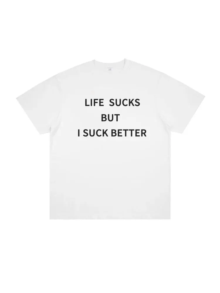 LIFE SUCKS BUT I SUCK BETTER Веселая английская футболка с короткими рукавами и американским нишевым дизайном, летняя
LIFE SUCKS BUT I SUCK BETTER Веселая английская футболка с короткими рукавами и американским нишевым дизайном, летняя