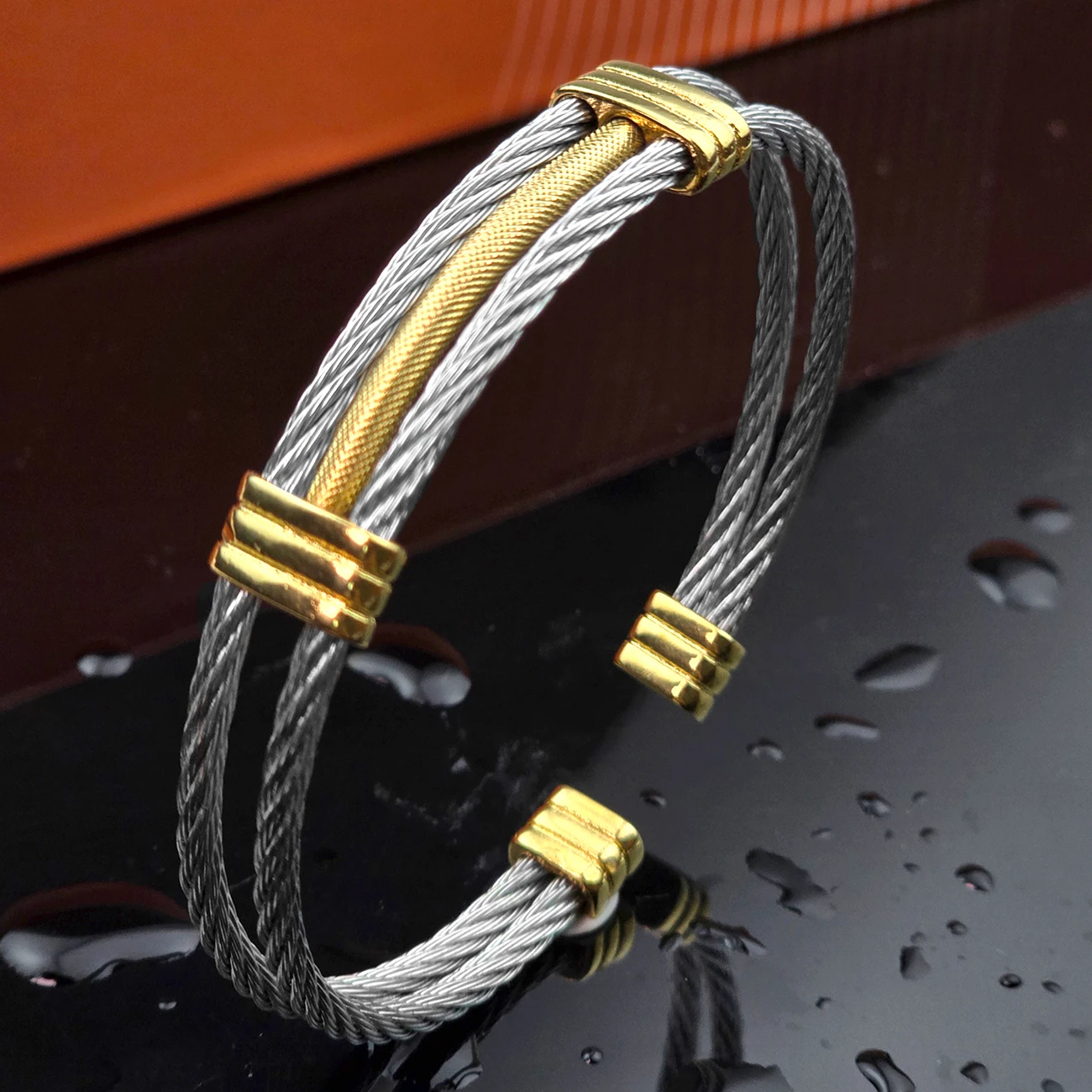 Women's stainless steel cable bracelet Men's and women's models adjustable twisted rope open bracelet with jewelry bag
Women's stainless steel cable bracelet Men's and women's models adjustable twisted rope open bracelet with jewelry bag