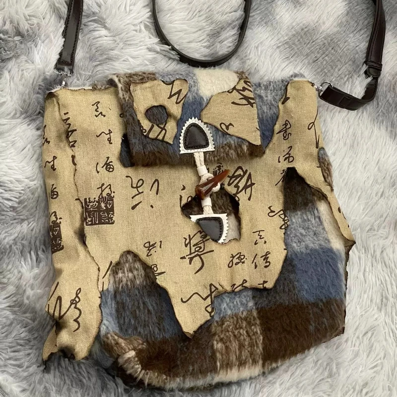 Retro Chinese Plaid Patchwork Bag Wasteland Grunge Distressed Horn Button Crossbody Purse for Men & Women сумка y2k
Retro Chinese Plaid Patchwork Bag Wasteland Grunge Distressed Horn Button Crossbody Purse for Men & Women сумка y2k