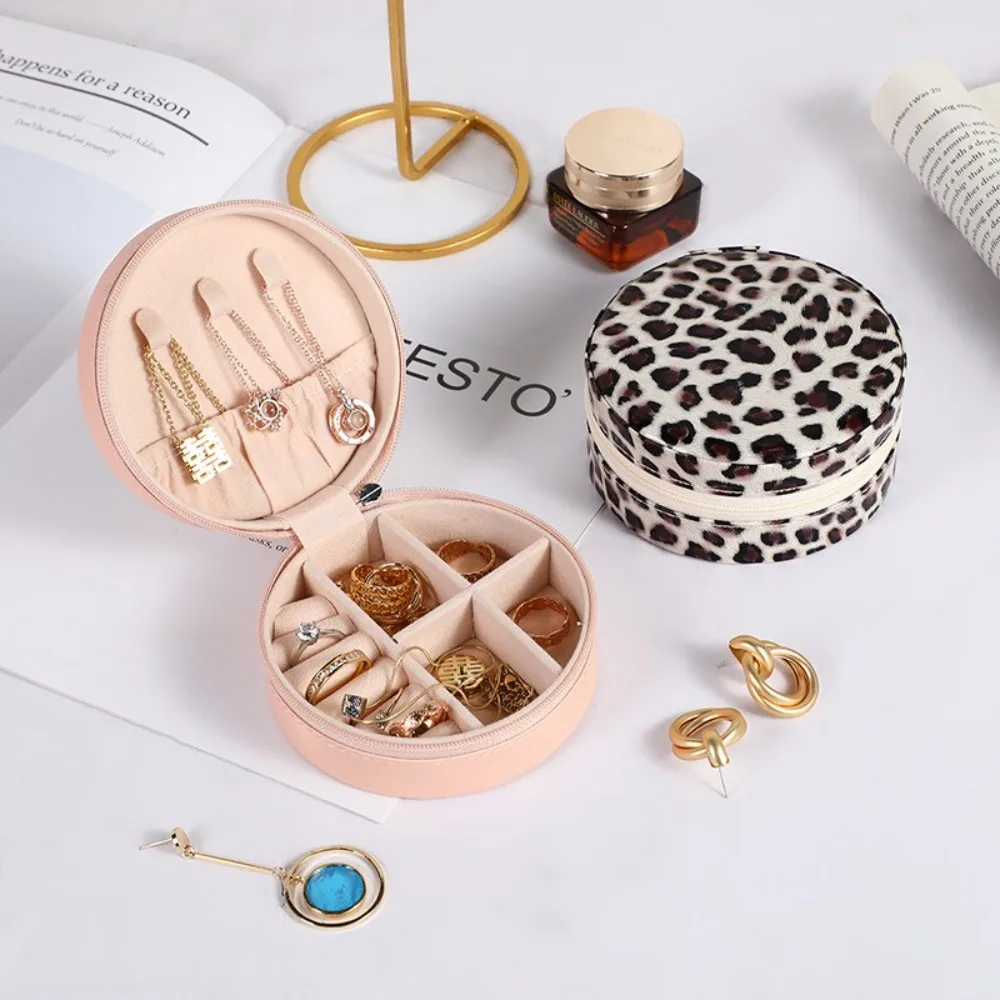Necklaces Earrings Rings Round Jewelry Box Pu Leather Zipper Jewelry Case Boxes Jewelry Organizer Solid Color Storage Box Travel
Necklaces Earrings Rings Round Jewelry Box Pu Leather Zipper Jewelry Case Boxes Jewelry Organizer Solid Color Storage Box Travel