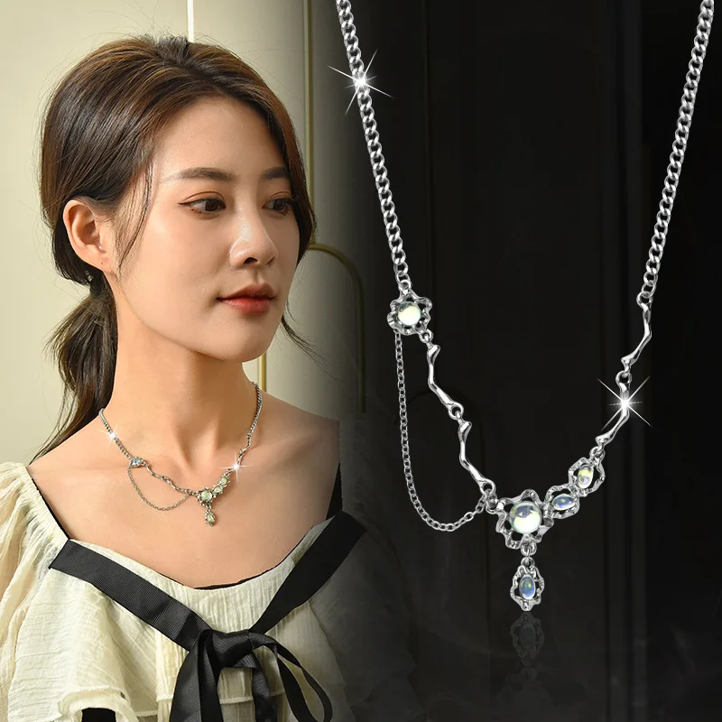 Titanium steel fashionable ladies' necklace, moonstone spliced chain, branch collarbone chain
Titanium steel fashionable ladies' necklace, moonstone spliced chain, branch collarbone chain