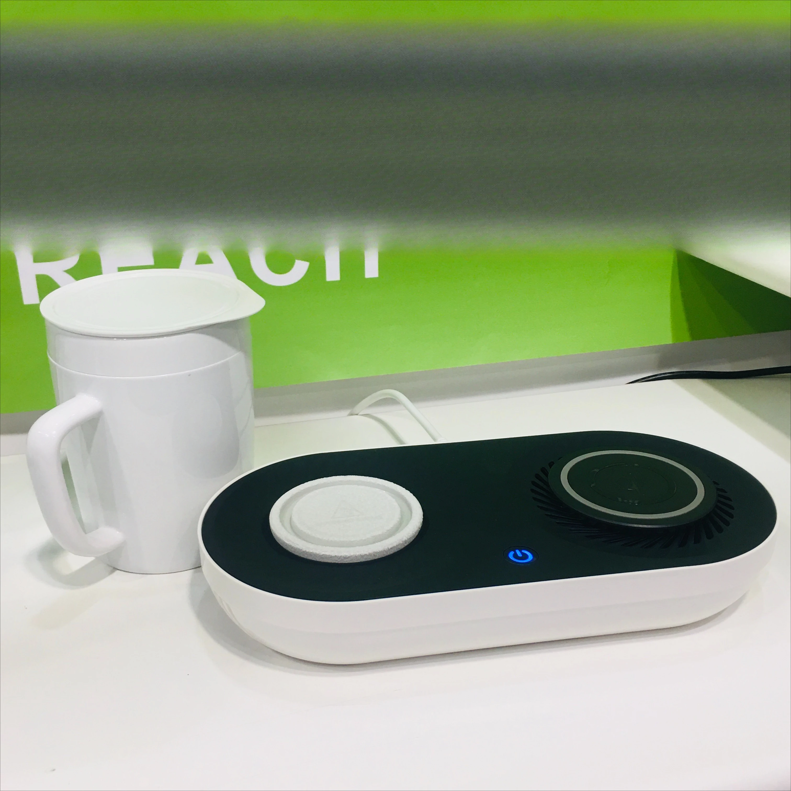 Office desktop, automatic cooling and heating, smart accessories, funny and innovative electronic creative gifts
Office desktop, automatic cooling and heating, smart accessories, funny and innovative electronic creative gifts