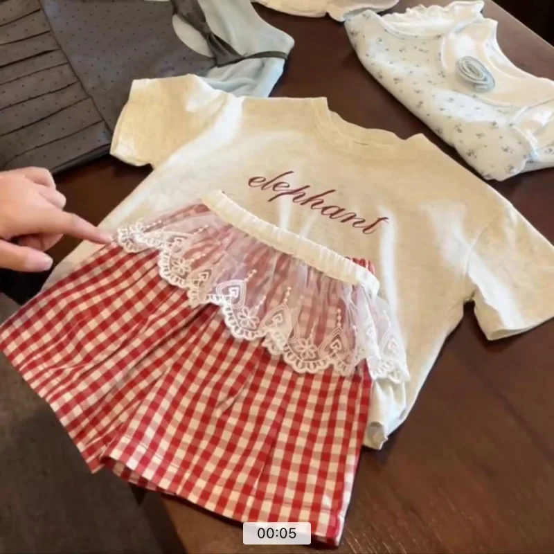 Girls' New Summer Outfit Red Plaid Shorts Stylish Fashionable Two-Piece Set Versatile Trendy
Girls' New Summer Outfit Red Plaid Shorts Stylish Fashionable Two-Piece Set Versatile Trendy