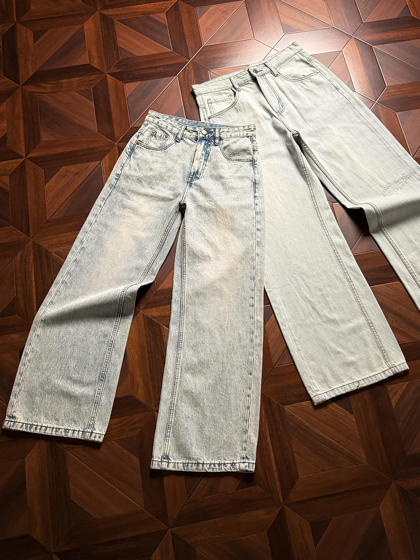 Cotton snowflake blue washed 10.8 oz A-line jeans, basic for daily commuting
Cotton snowflake blue washed 10.8 oz A-line jeans, basic for daily commuting