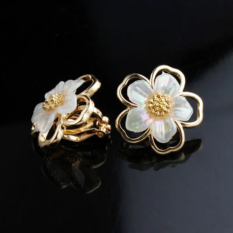 New Temperament Flower Clip on Earrings for Women Girls Sweet Korean Fashion Gold Color Party Accessories
New Temperament Flower Clip on Earrings for Women Girls Sweet Korean Fashion Gold Color Party Accessories