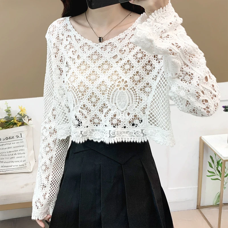 Blouses Women Retro Boho Long Sleeve Hollow Out See-through Lace Crop Top Summer Beach Cover-up Bohemian Festival Outfit
Blouses Women Retro Boho Long Sleeve Hollow Out See-through Lace Crop Top Summer Beach Cover-up Bohemian Festival Outfit