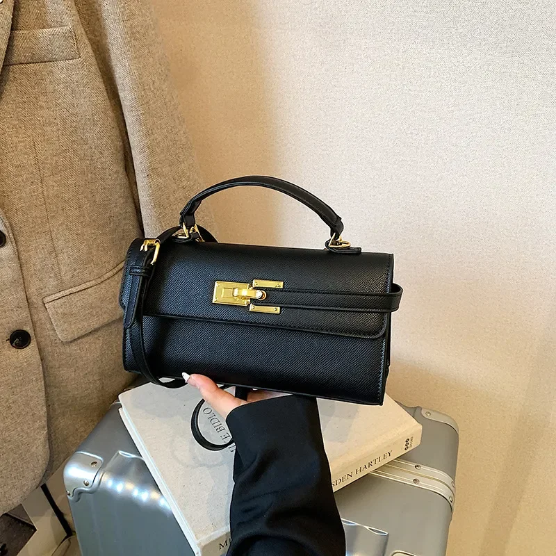 Wholesale priceFree Shipping Designer bag Fashionabl versatile single shoulder light luxury trendy crossbody bag Black Brown Gol
Wholesale priceFree Shipping Designer bag Fashionabl versatile single shoulder light luxury trendy crossbody bag Black Brown Gol