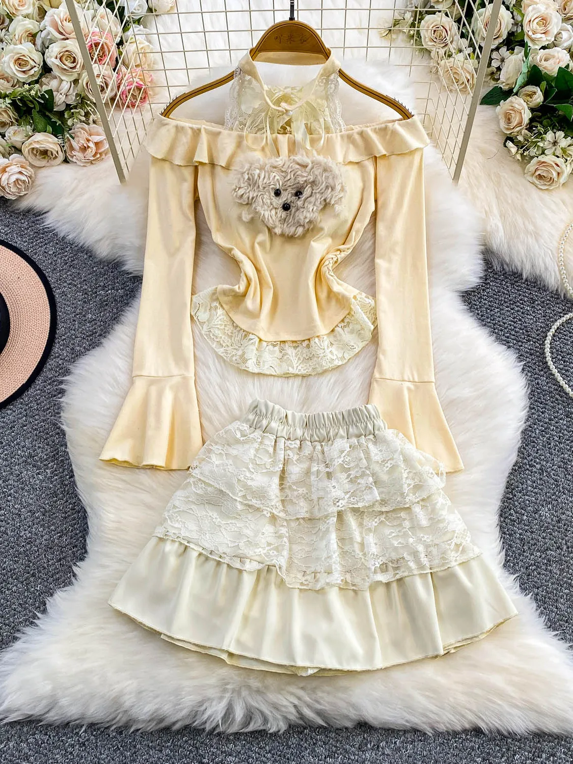 Женская кружевная футболка Sweet And Spicy Girl с милой собакой и нагрудником, верхняя юбка-тортик, комплект из двух предметов, модная повседневная одежда
Женская кружевная футболка Sweet And Spicy Girl с милой собакой и нагрудником, верхняя юбка-тортик, комплект из двух предметов, модная повседневная одежда