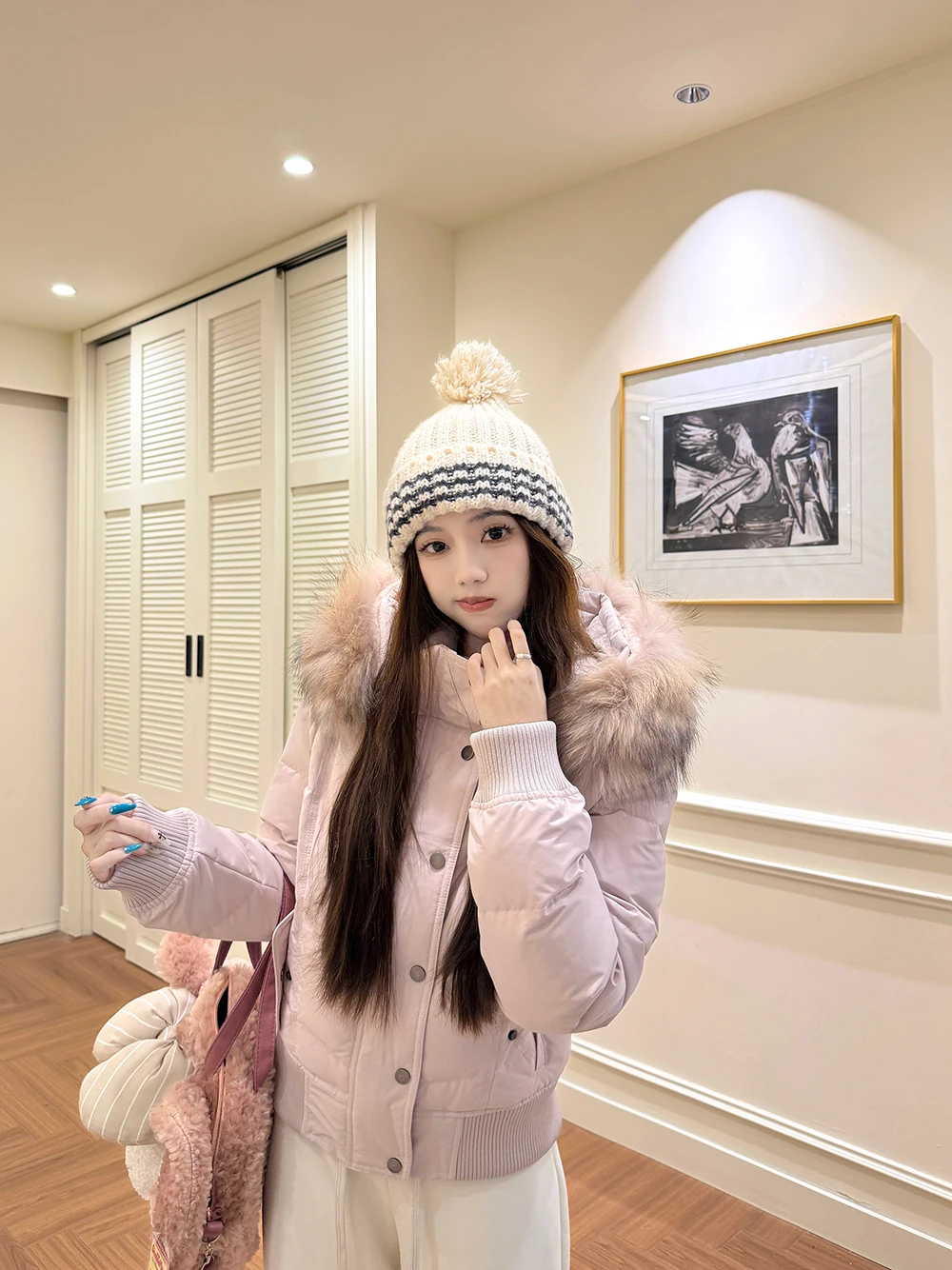 Утепленная флисовая куртка с розовым меховым воротником и капюшоном, женская зимняя теплая приталенная хлопковая одежда в корейском стиле с длинными рукавами
Утепленная флисовая куртка с розовым меховым воротником и капюшоном, женская зимняя теплая приталенная хлопковая одежда в корейском стиле с длинными рукавами