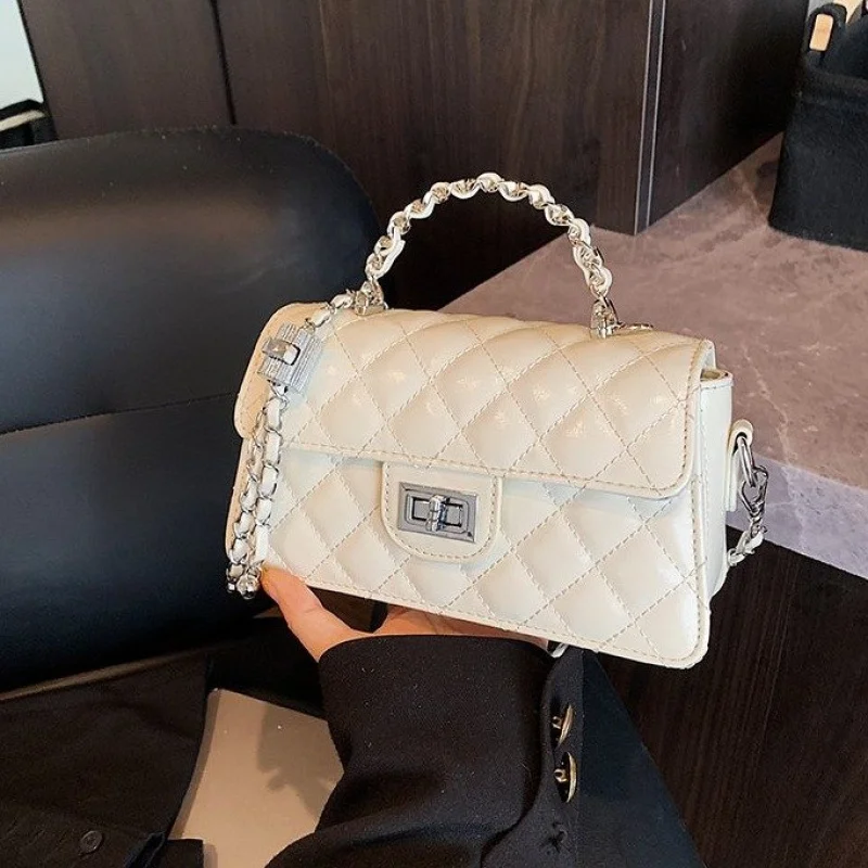 Ladies Messenger Bag Made Of Premium Leather Featuring High-End Style And Paris Details Boasting Casual Vintage Look
Ladies Messenger Bag Made Of Premium Leather Featuring High-End Style And Paris Details Boasting Casual Vintage Look